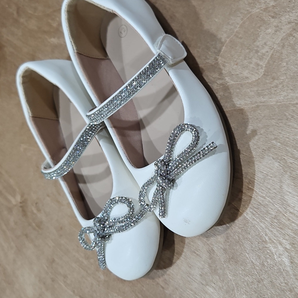 Girls White Dress Shoe